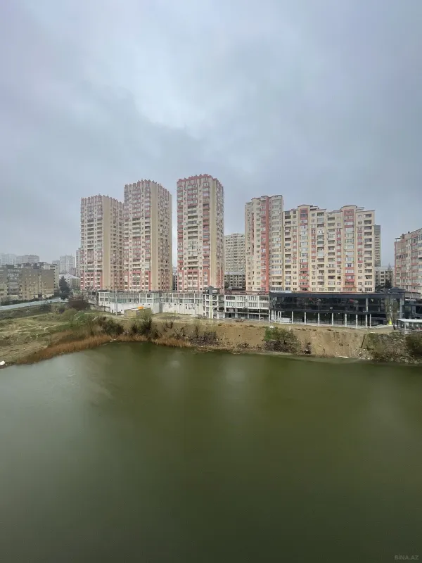 Satılır 6 otaqlı mənzil 220 m²