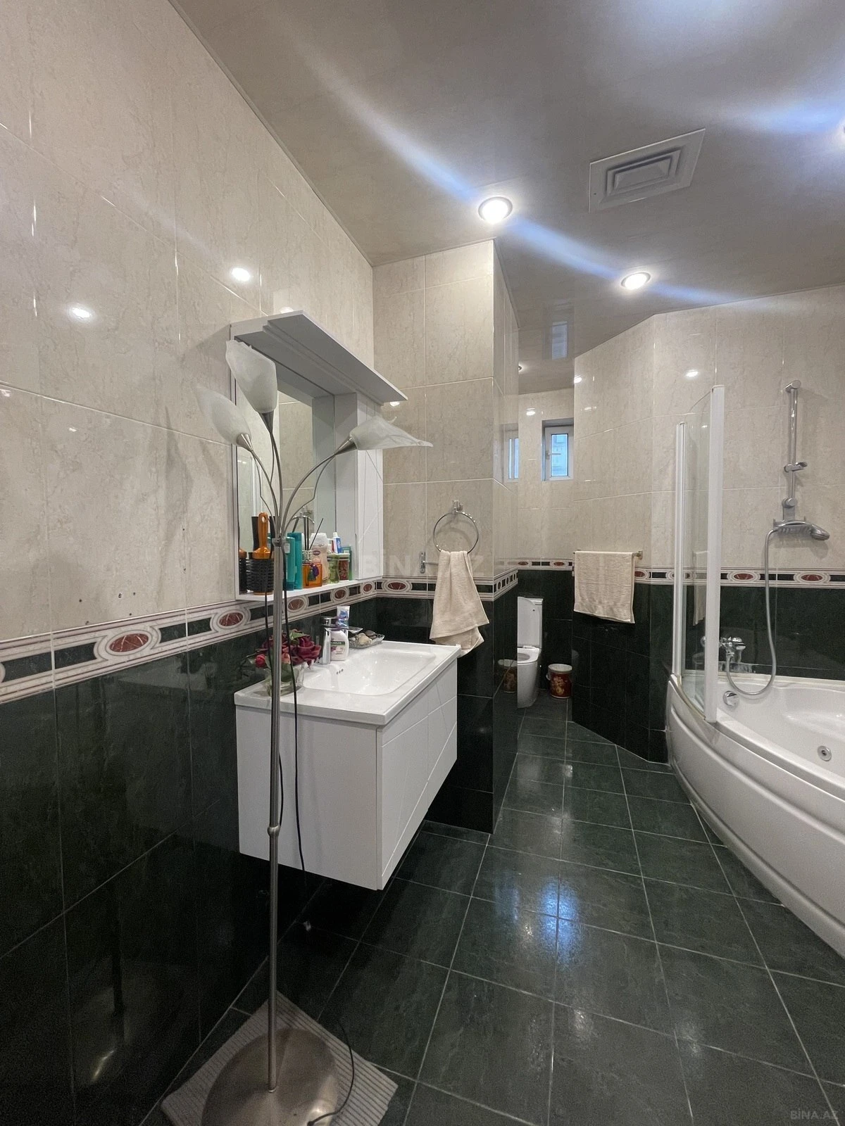Satılır 6 otaqlı mənzil 220 m²