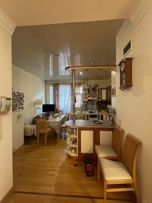 Satılır 6 otaqlı mənzil 220 m²