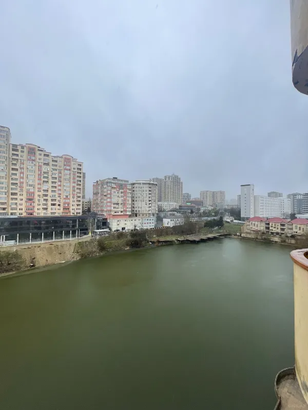 Satılır 6 otaqlı mənzil 220 m²