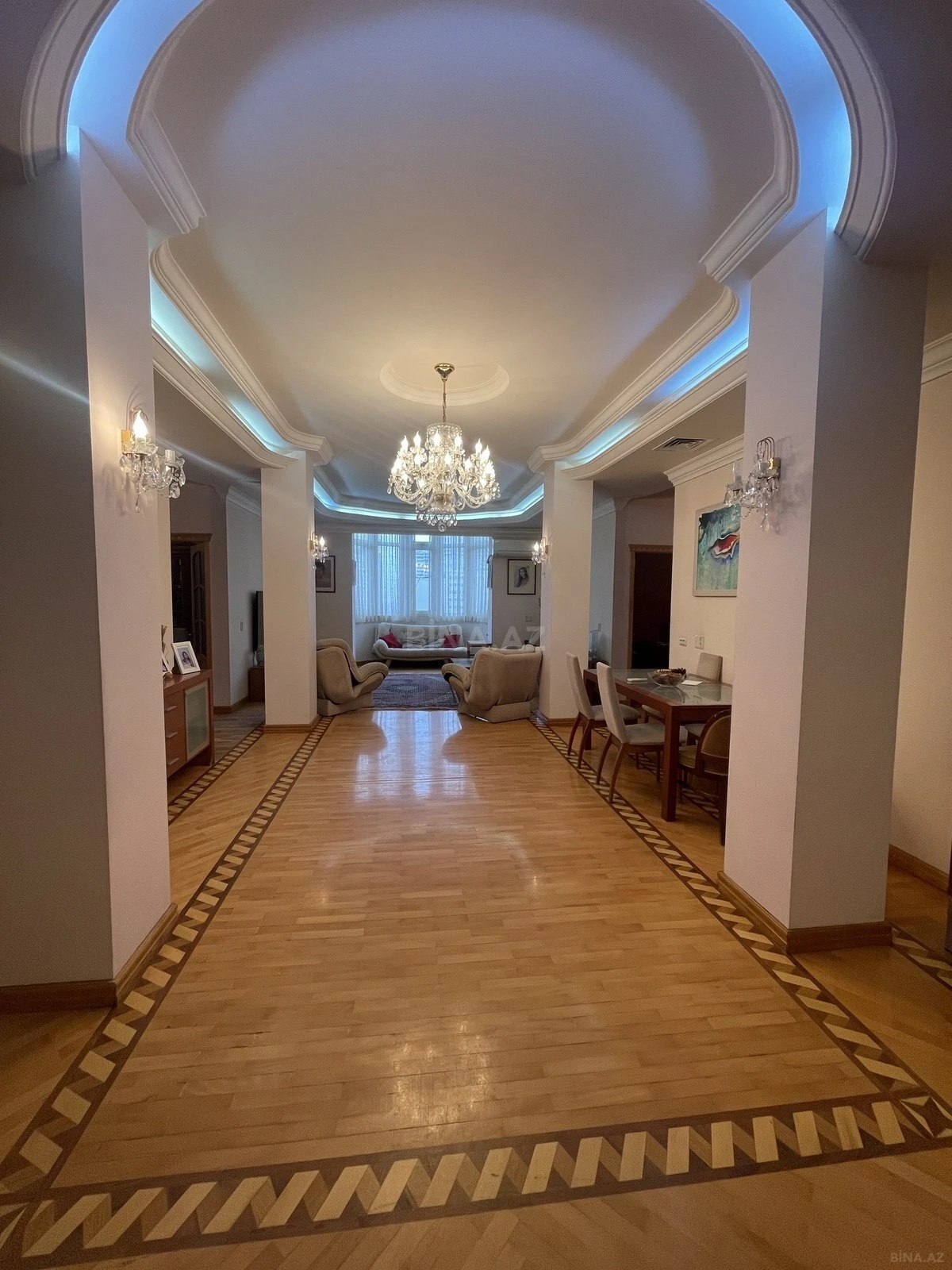 Satılır 6 otaqlı mənzil 220 m²
