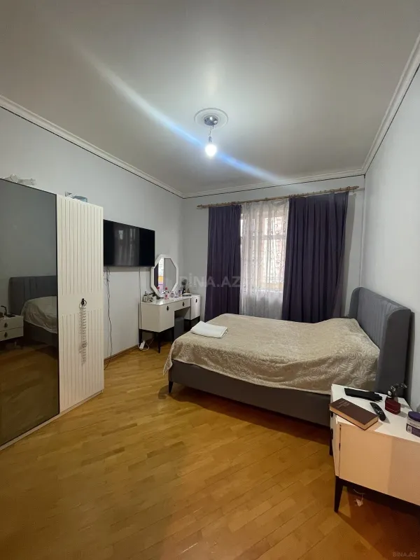 Satılır 6 otaqlı mənzil 220 m²