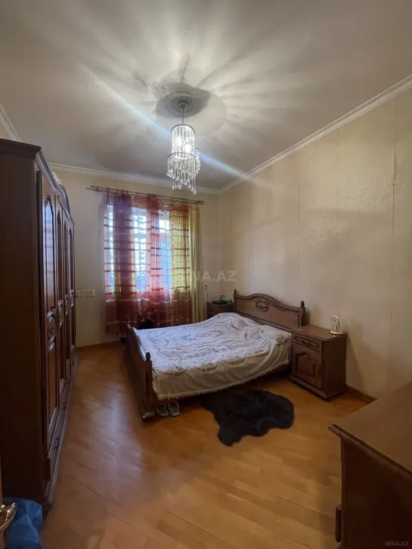Satılır 6 otaqlı mənzil 220 m²