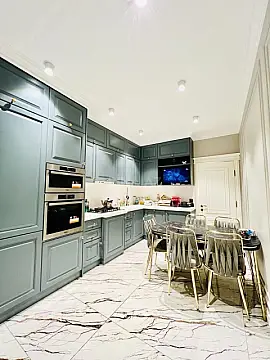 Satılır 4 otaqlı mənzil 140 m²