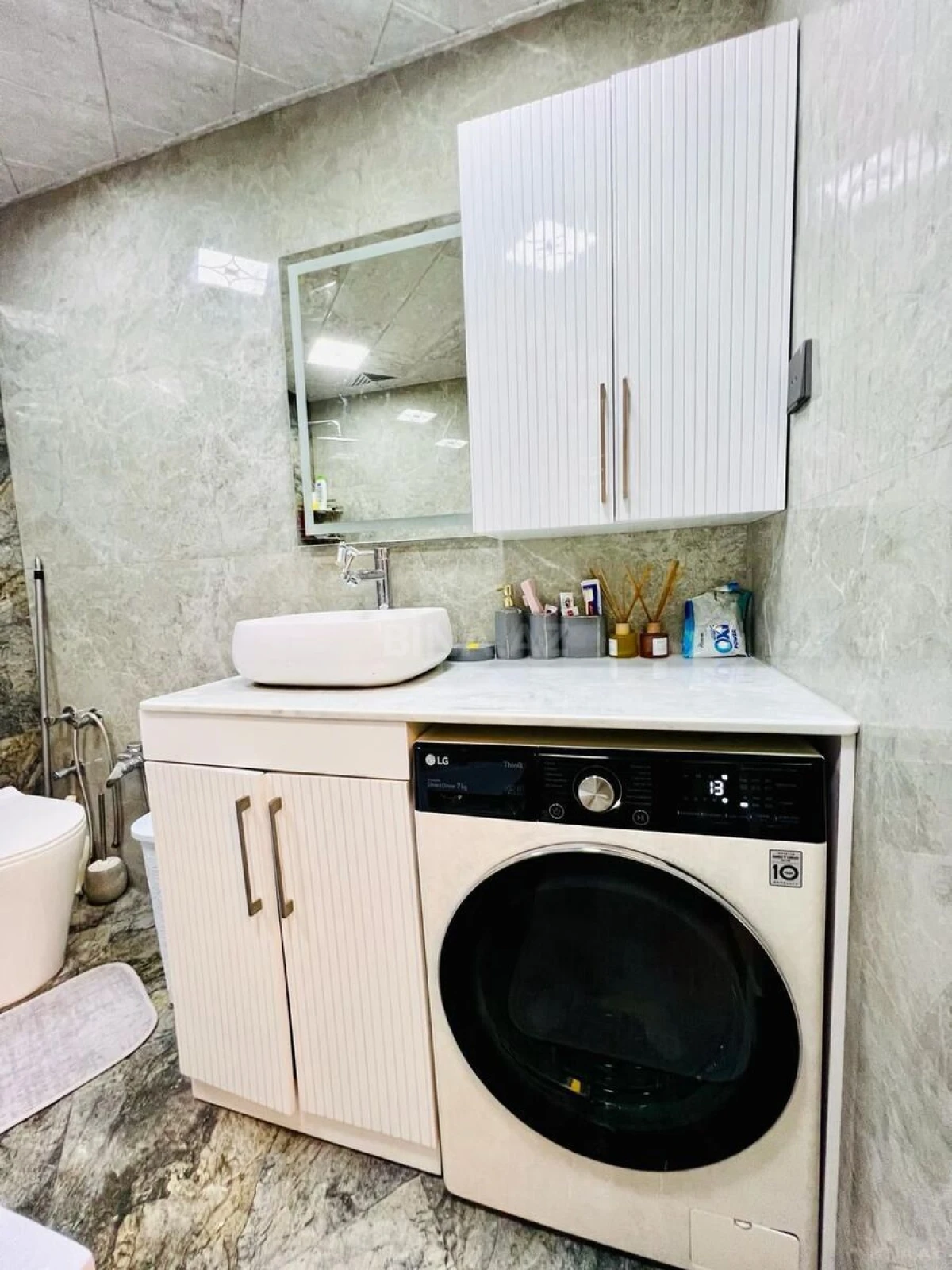 Satılır 4 otaqlı mənzil 140 m²