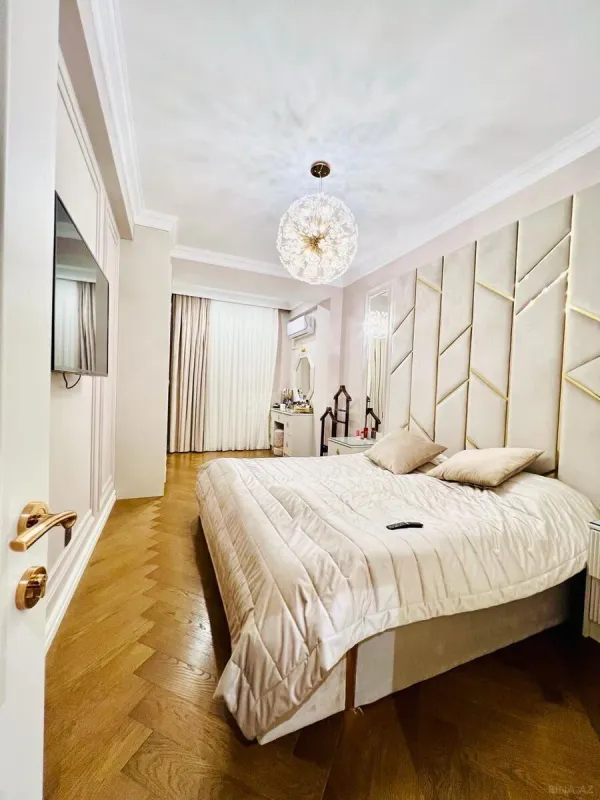 Satılır 4 otaqlı mənzil 140 m²