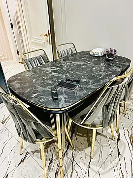 Satılır 4 otaqlı mənzil 140 m²