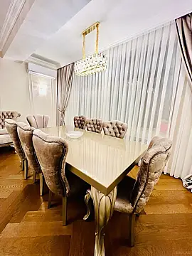 Satılır 4 otaqlı mənzil 140 m²