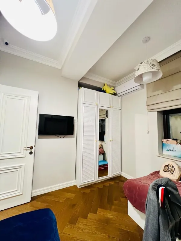 Satılır 4 otaqlı mənzil 140 m²