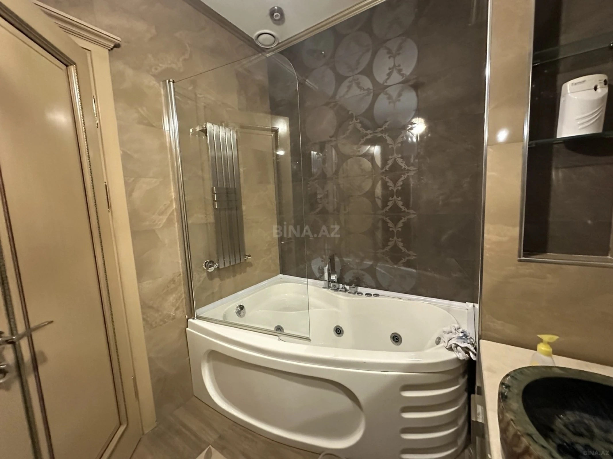 Kirayə verilir 3 otaqlı mənzil 170 m²