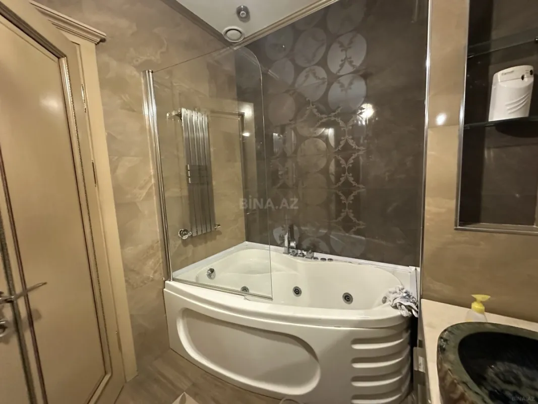 Kirayə verilir 3 otaqlı mənzil 170 m²