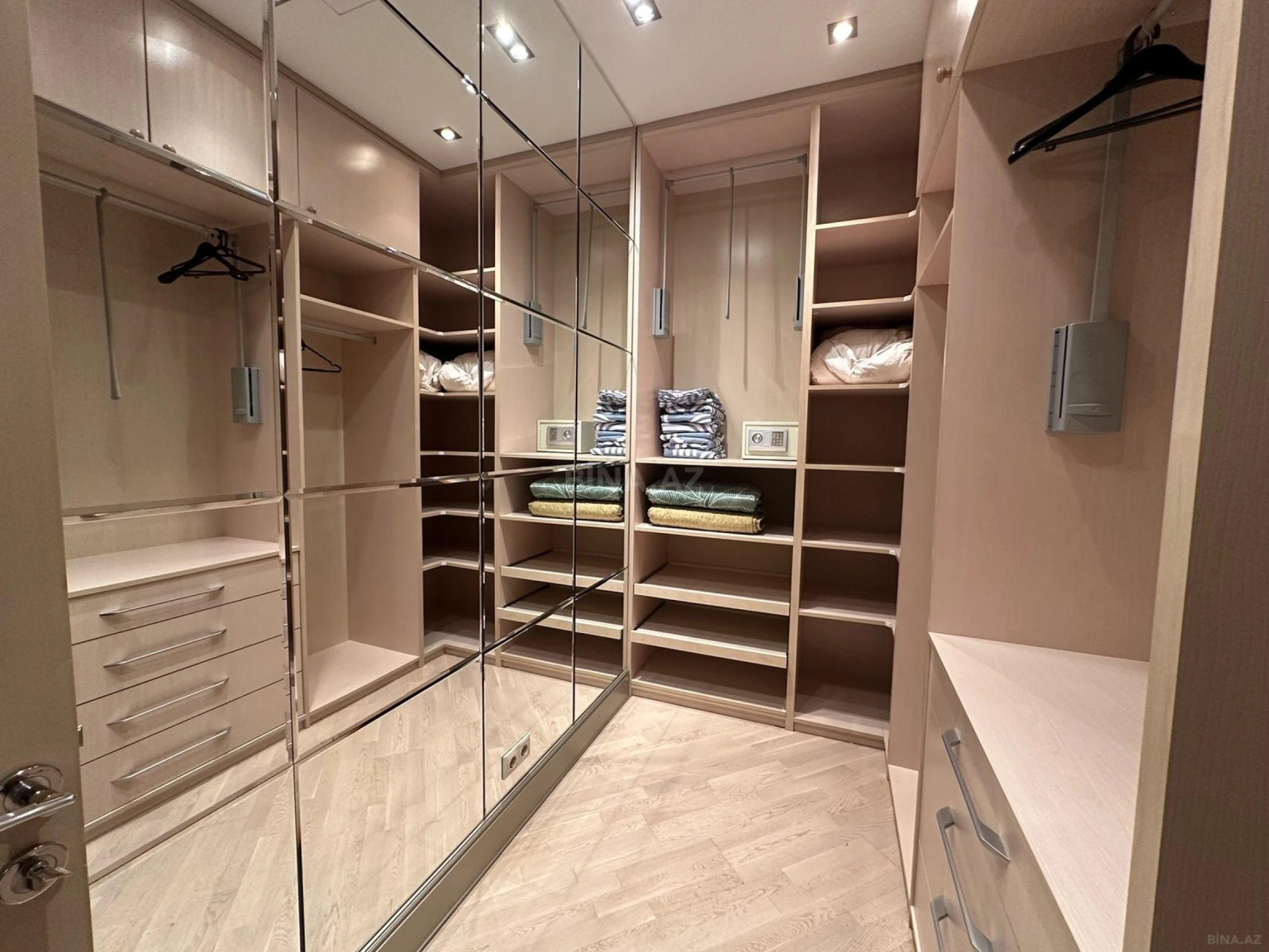 Kirayə verilir 3 otaqlı mənzil 170 m²