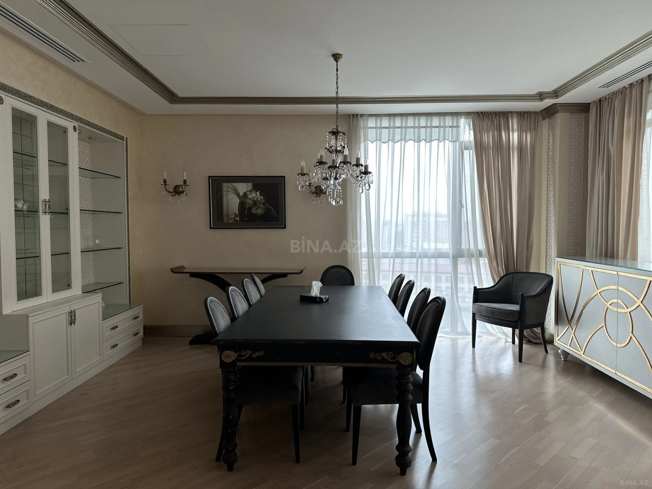 Kirayə verilir 3 otaqlı mənzil 170 m²
