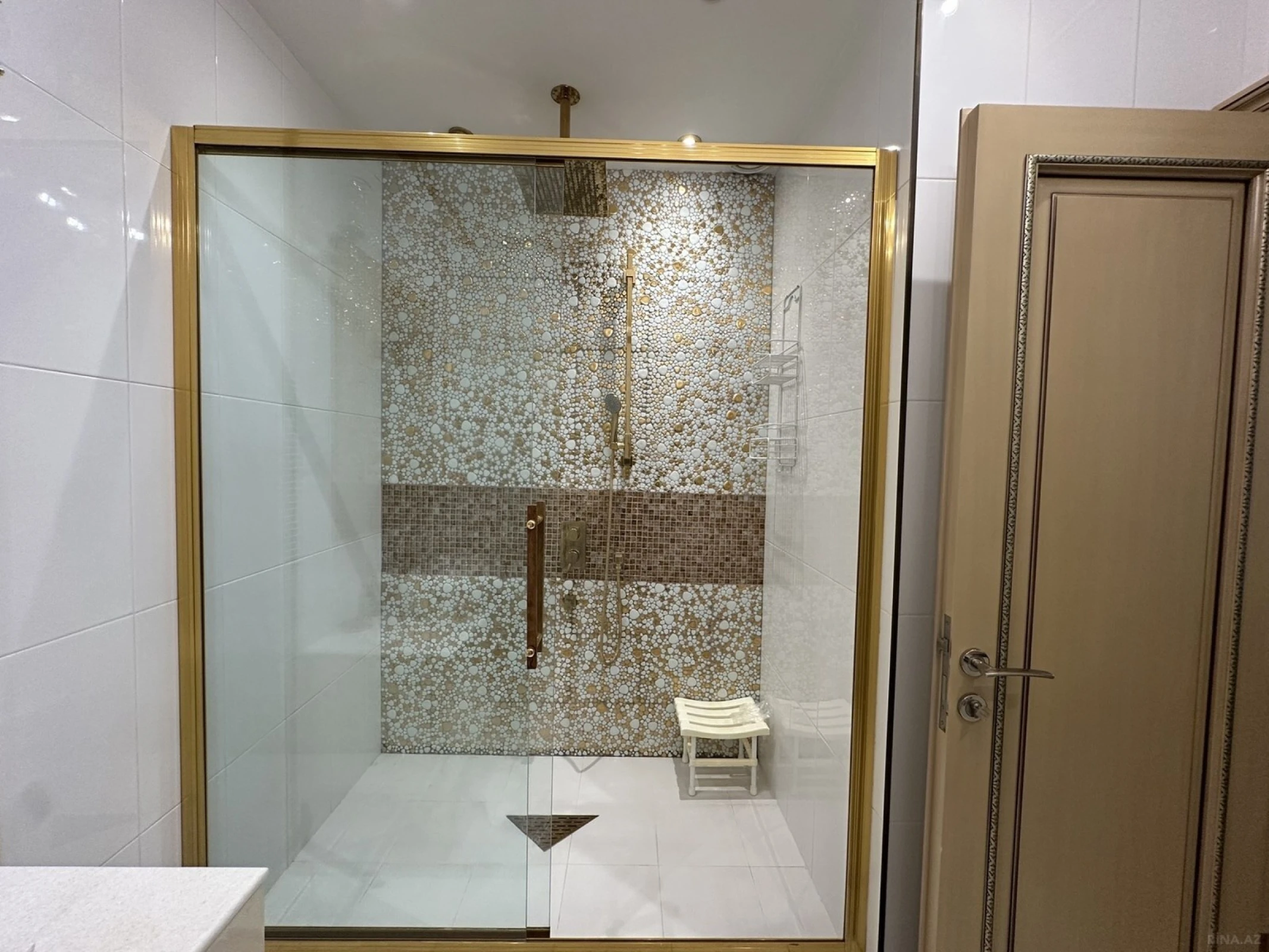 Kirayə verilir 3 otaqlı mənzil 170 m²