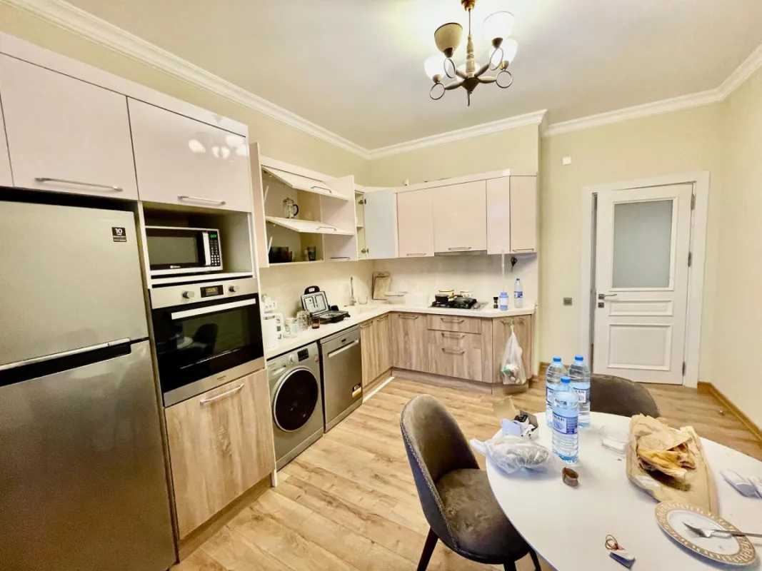 Kirayə verilir 3 otaqlı mənzil 140 m²