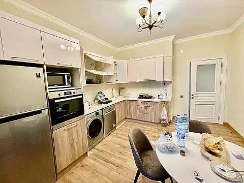 Kirayə verilir 3 otaqlı mənzil 140 m²