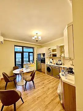 Kirayə verilir 3 otaqlı mənzil 140 m²