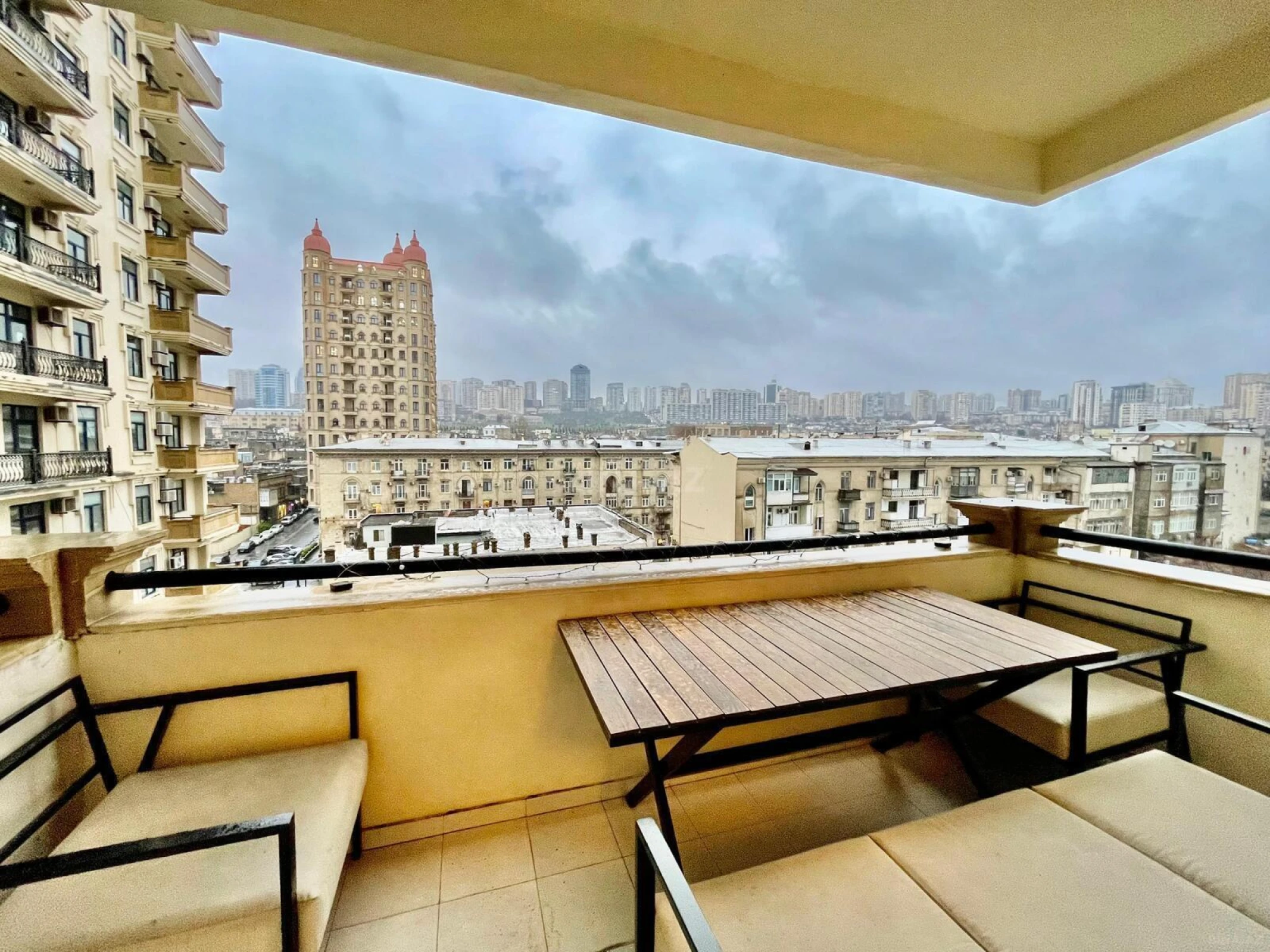 Kirayə verilir 3 otaqlı mənzil 140 m²