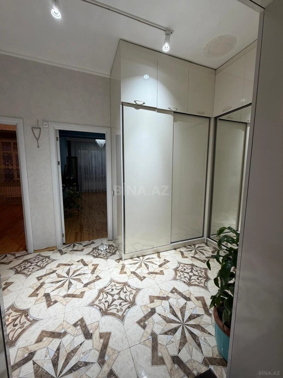 Satılır 2 otaqlı mənzil 65 m²