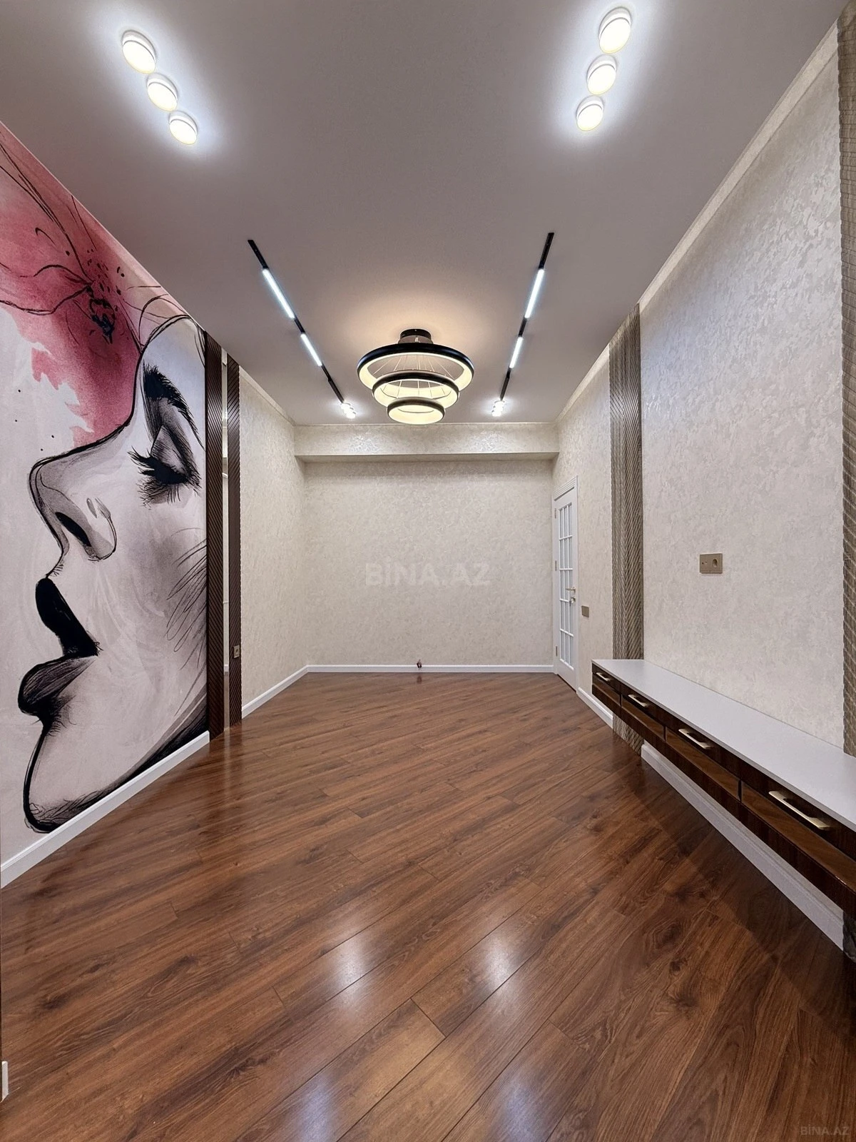 Satılır 2 otaqlı mənzil 84 m²