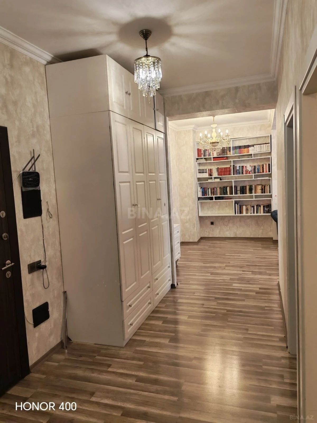 Satılır 2 otaqlı mənzil 76 m²