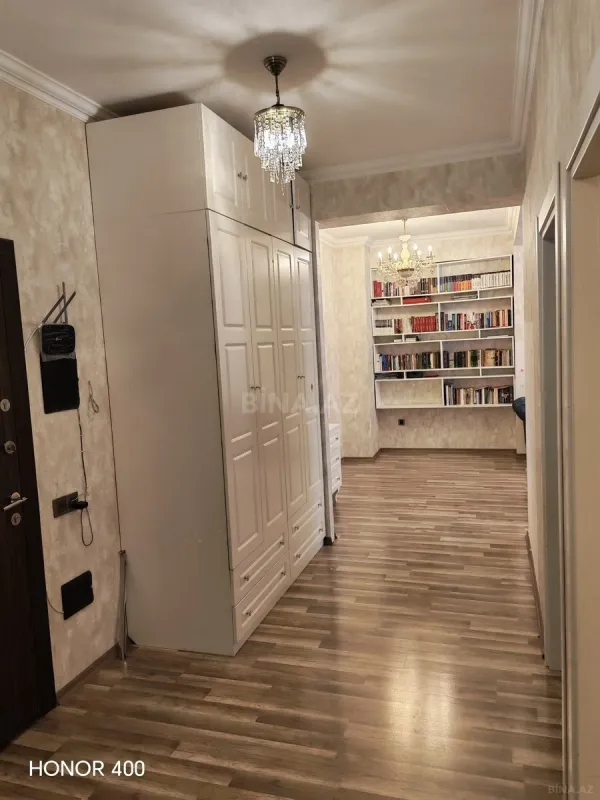 Satılır 2 otaqlı mənzil 76 m²