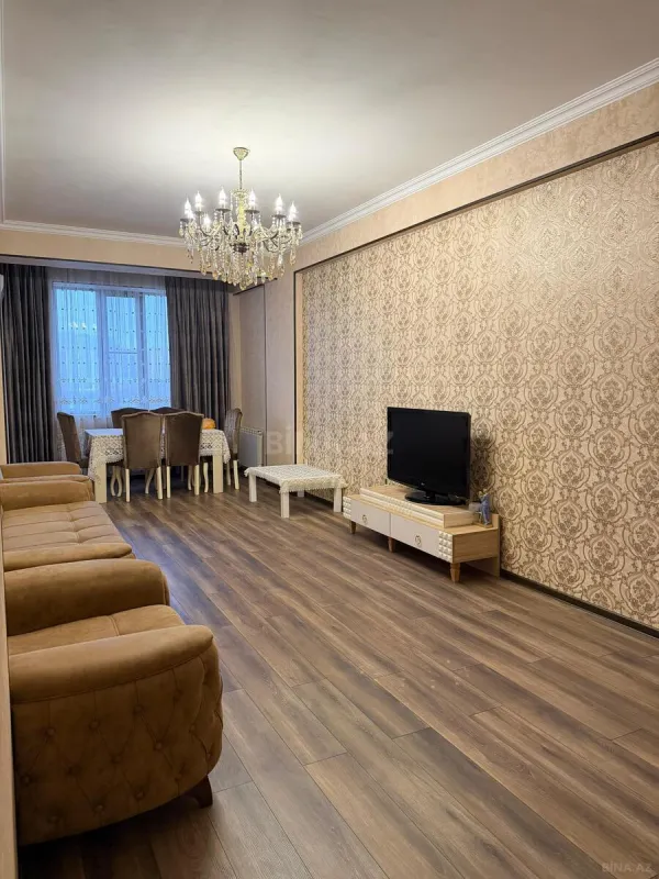 Satılır 3 otaqlı mənzil 131 m²