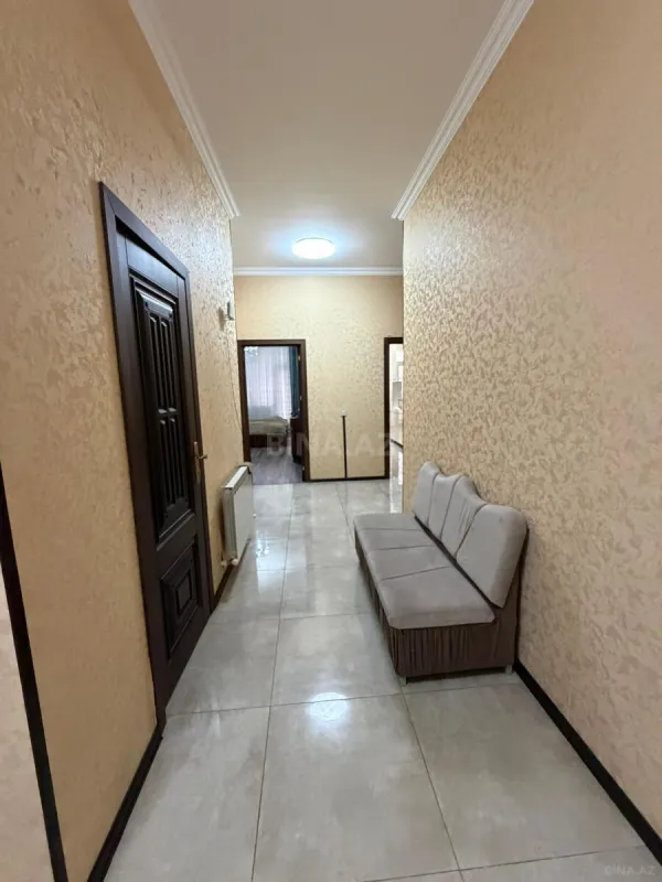 Satılır 3 otaqlı mənzil 131 m²