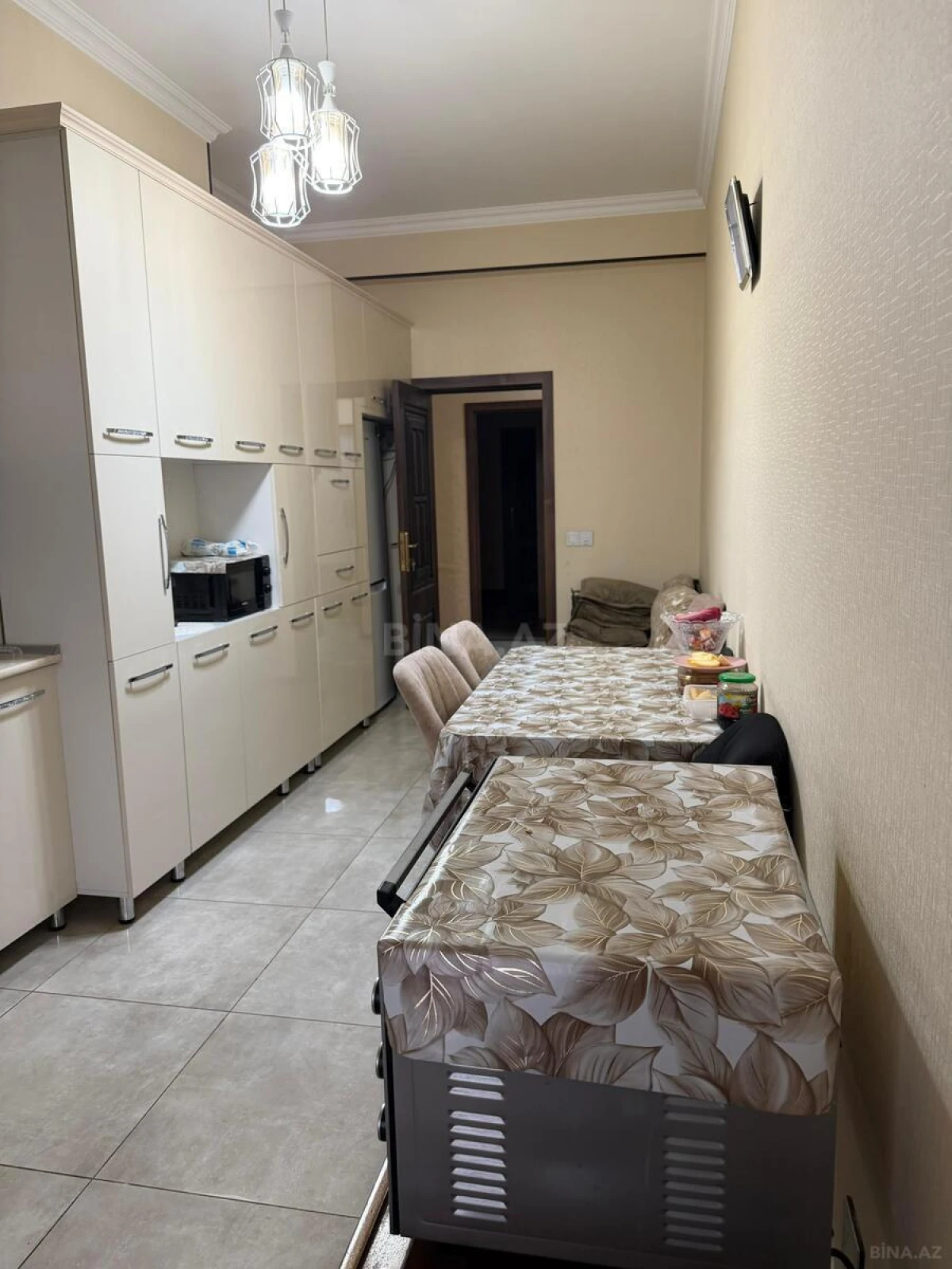 Satılır 3 otaqlı mənzil 131 m²
