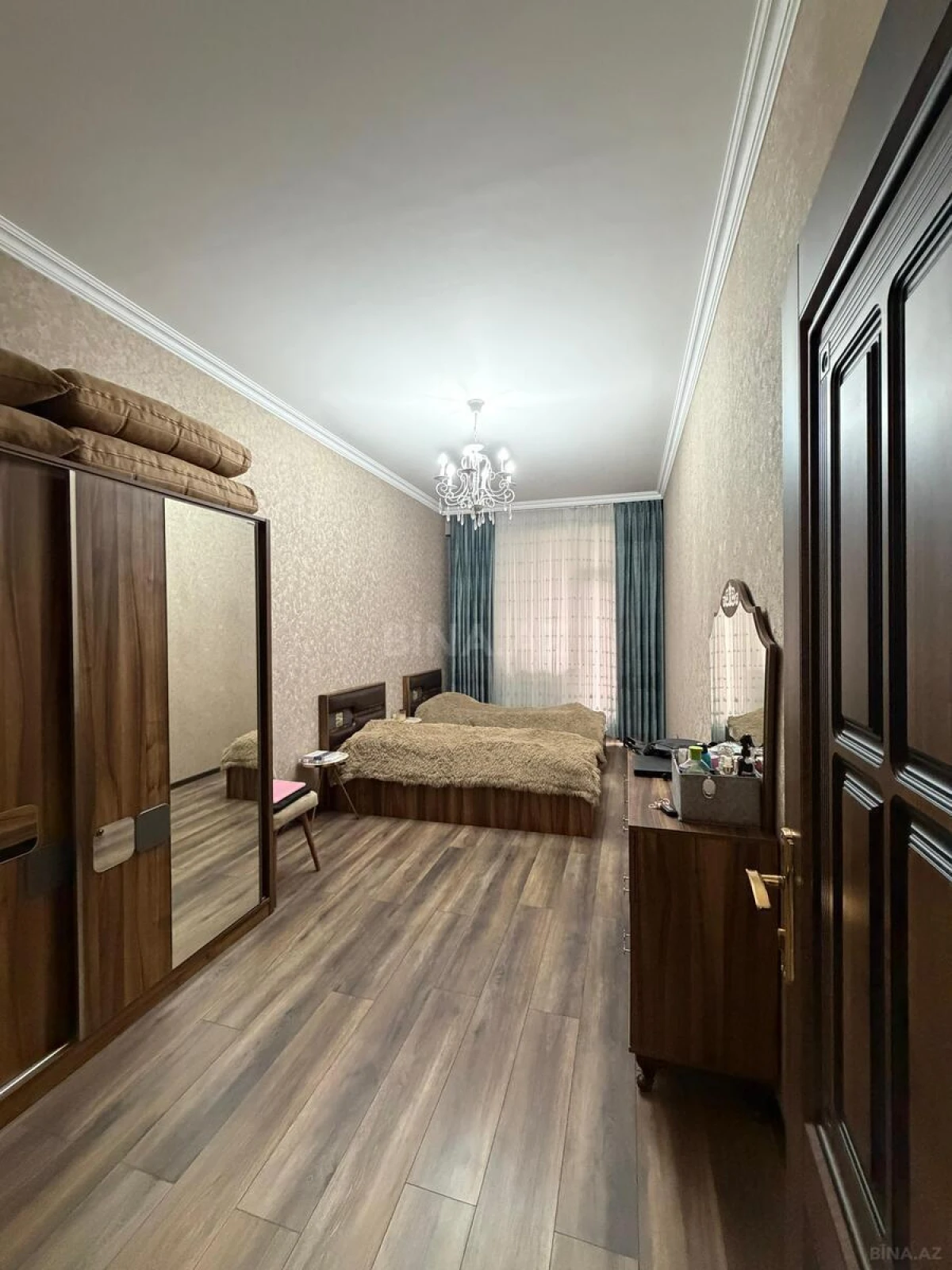 Satılır 3 otaqlı mənzil 131 m²