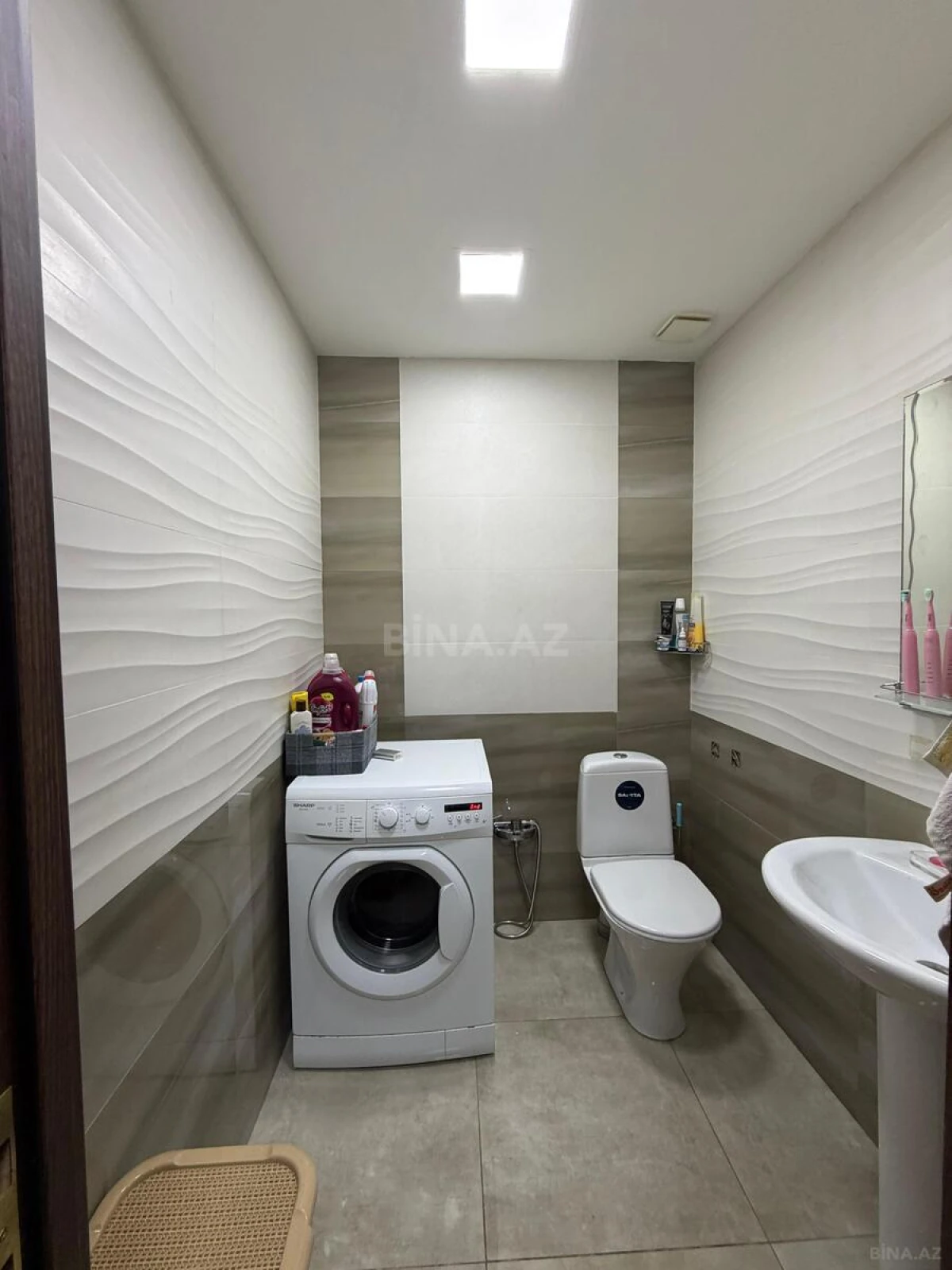 Satılır 3 otaqlı mənzil 131 m²