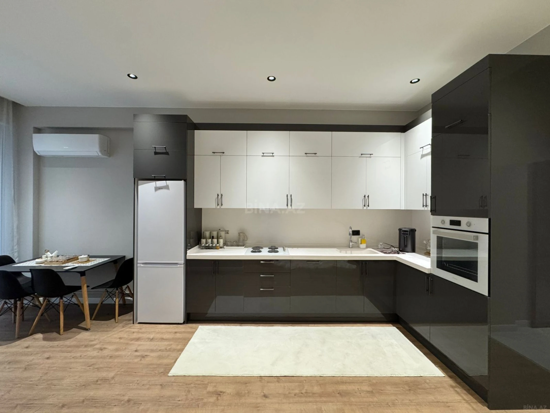 Satılır 2 otaqlı mənzil 80 m²