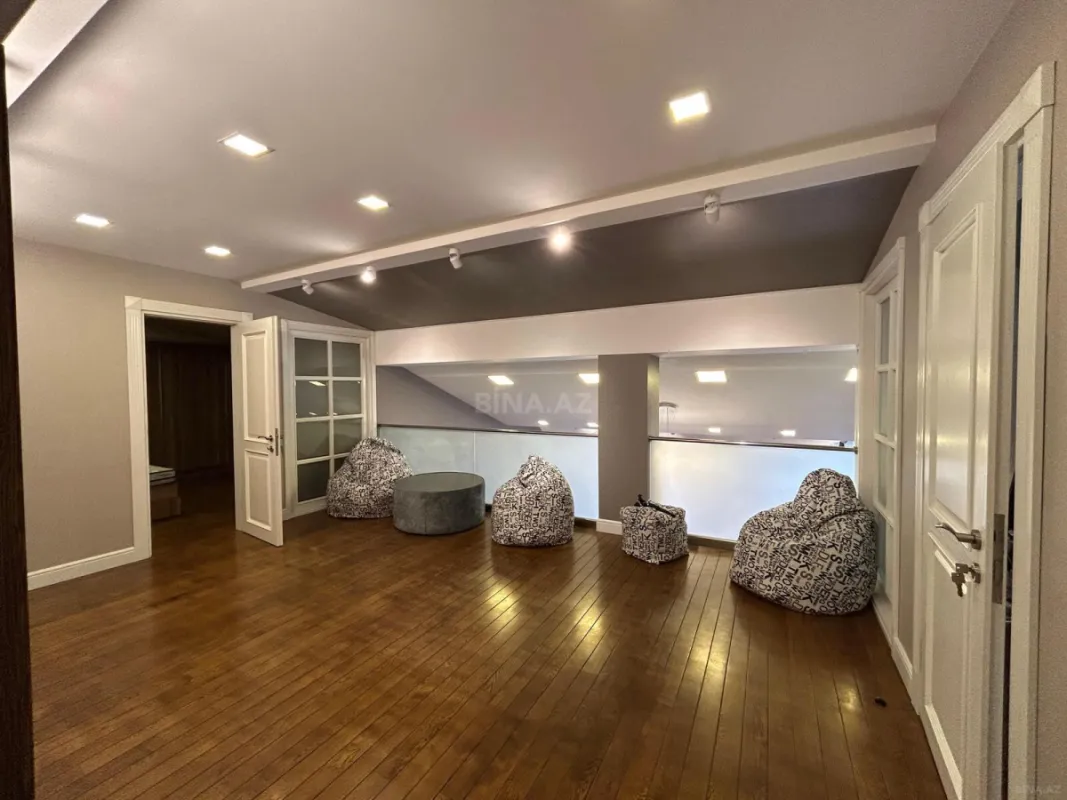 Satılır 6 otaqlı mənzil 275 m²