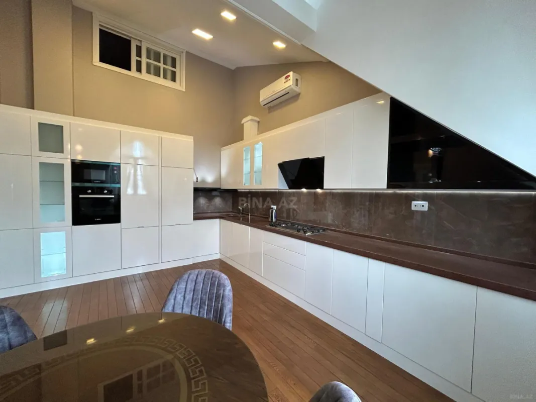 Satılır 6 otaqlı mənzil 275 m²