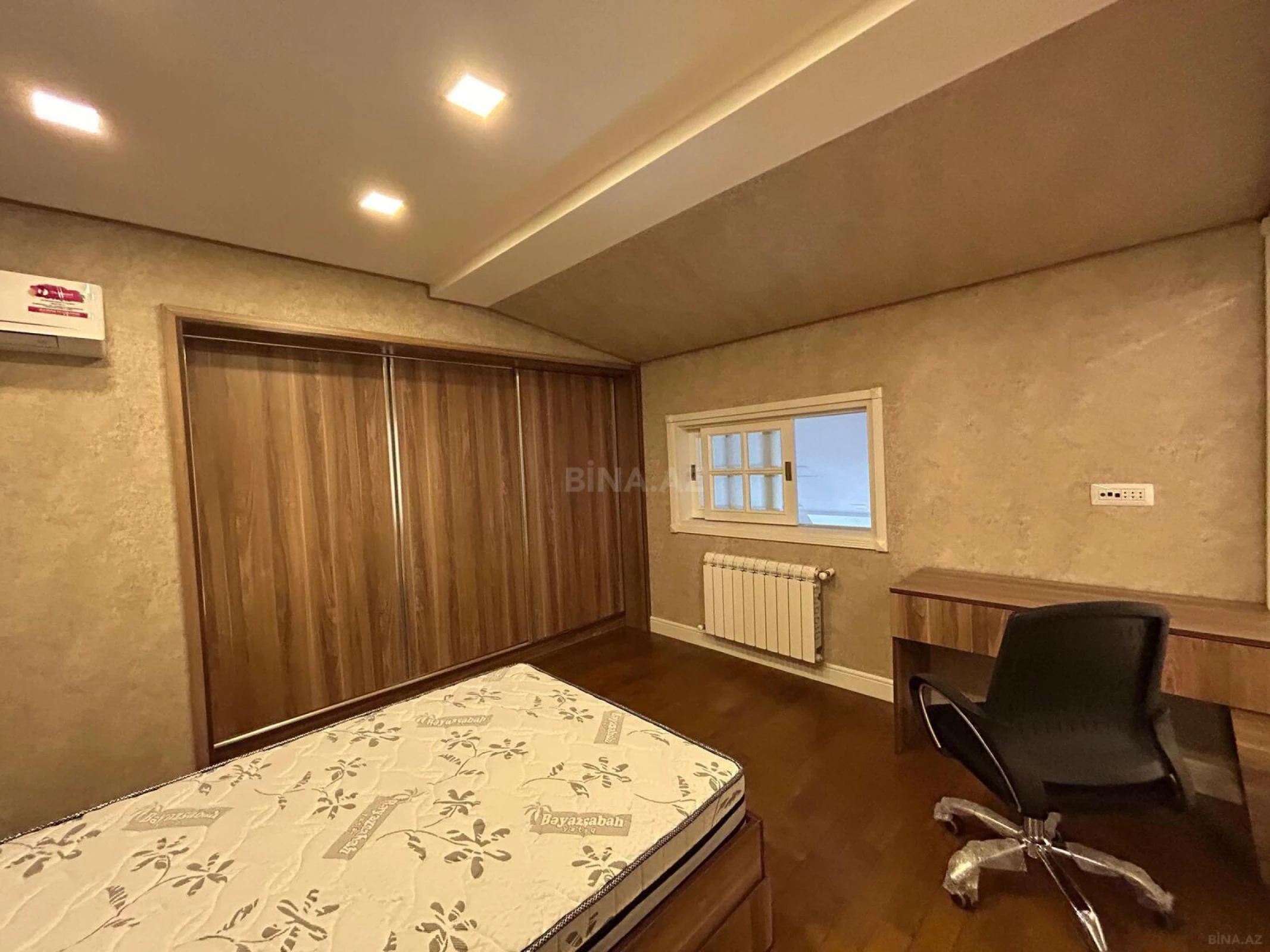 Satılır 6 otaqlı mənzil 275 m²