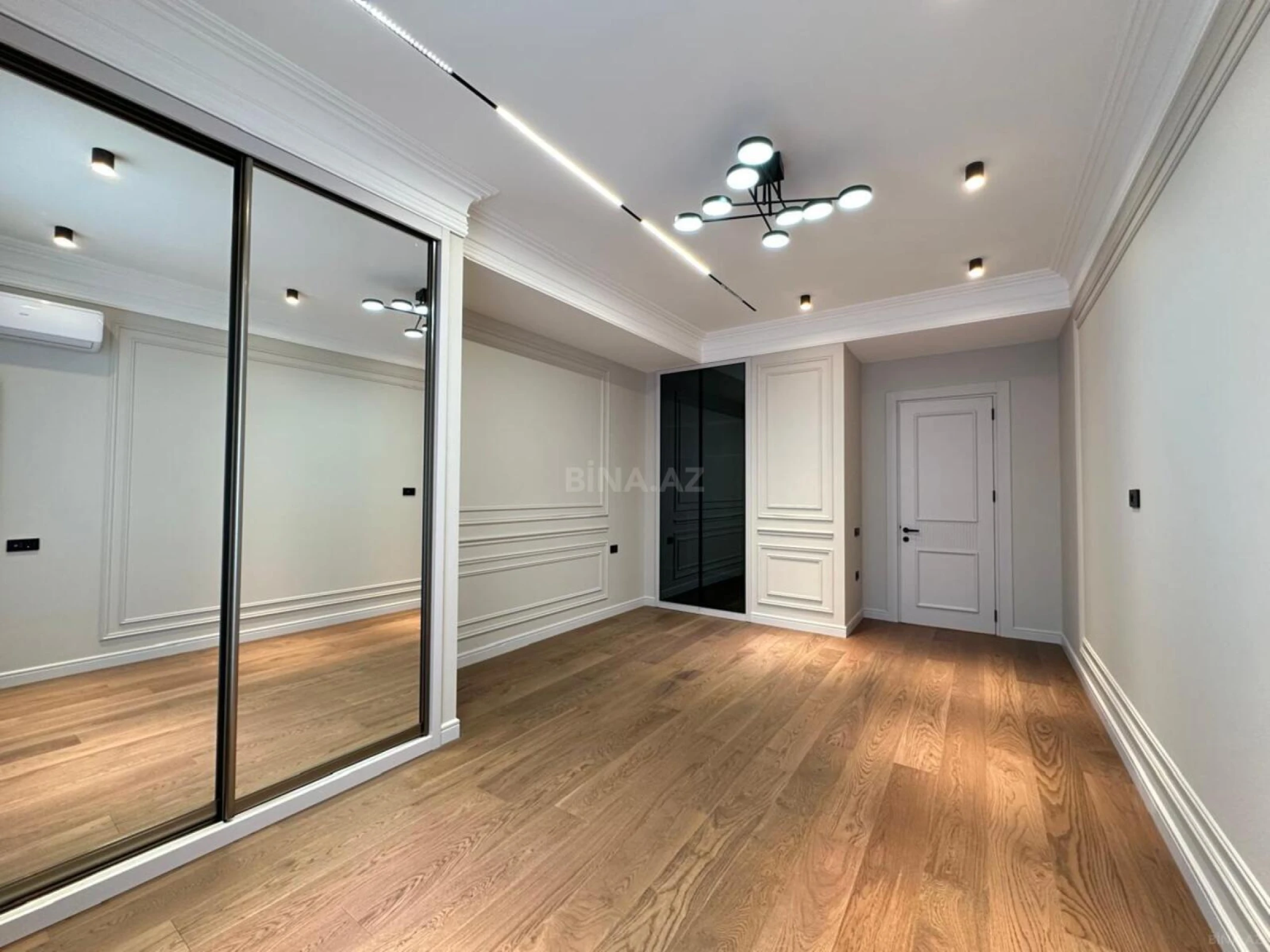 Satılır 4 otaqlı mənzil 190 m²