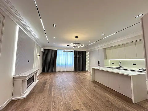 Satılır 4 otaqlı mənzil 190 m²