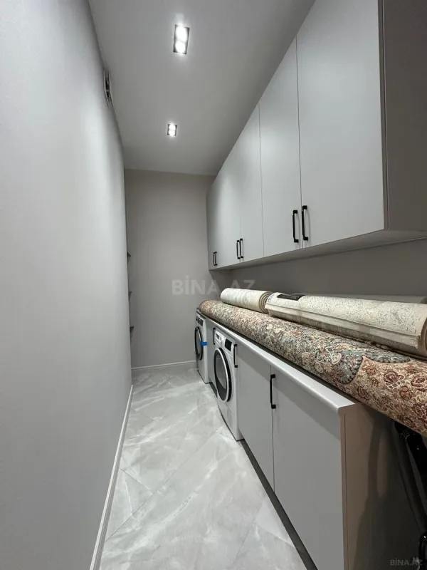 Satılır 4 otaqlı mənzil 190 m²