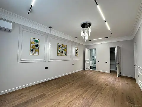 Satılır 4 otaqlı mənzil 190 m²