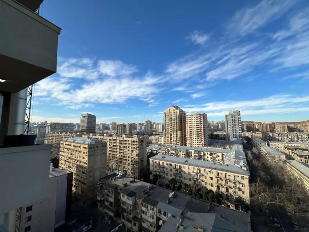 Satılır 4 otaqlı mənzil 190 m²