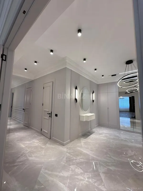 Satılır 4 otaqlı mənzil 190 m²