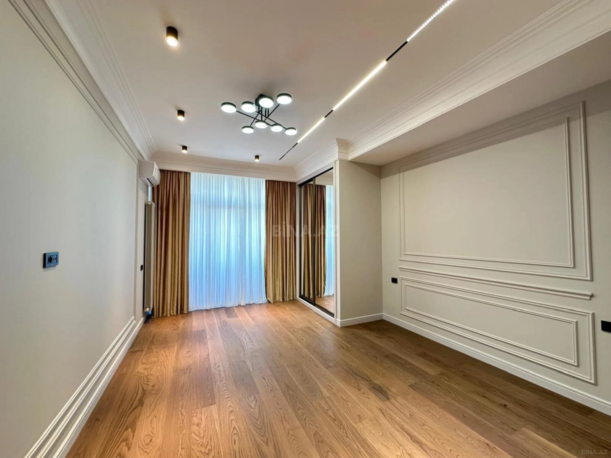 Satılır 4 otaqlı mənzil 190 m²