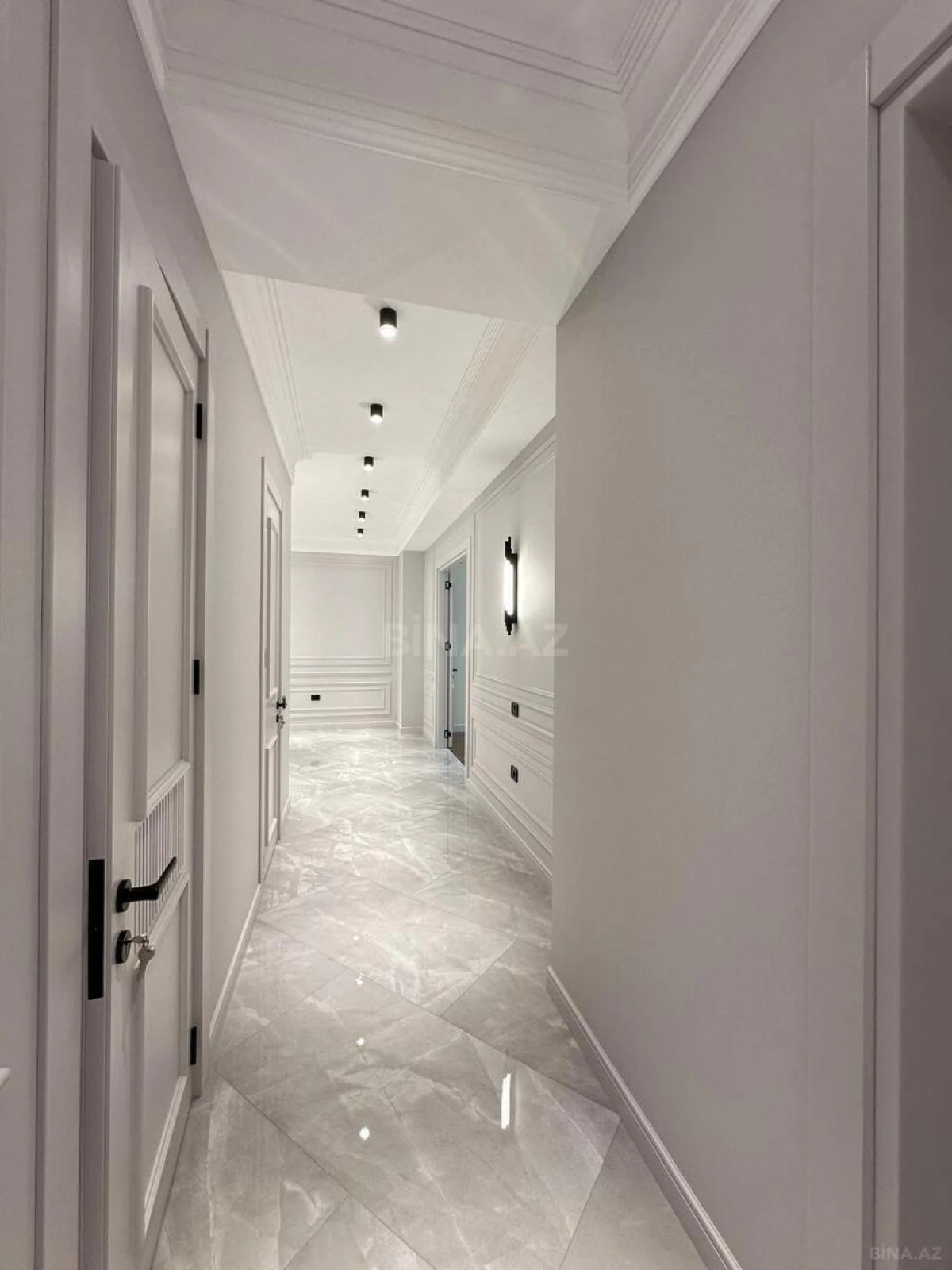 Satılır 4 otaqlı mənzil 190 m²