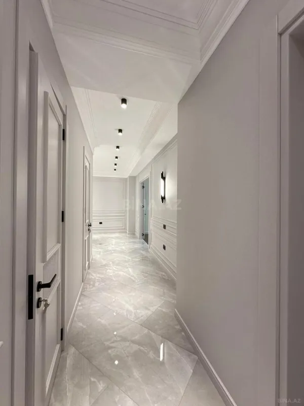 Satılır 4 otaqlı mənzil 190 m²