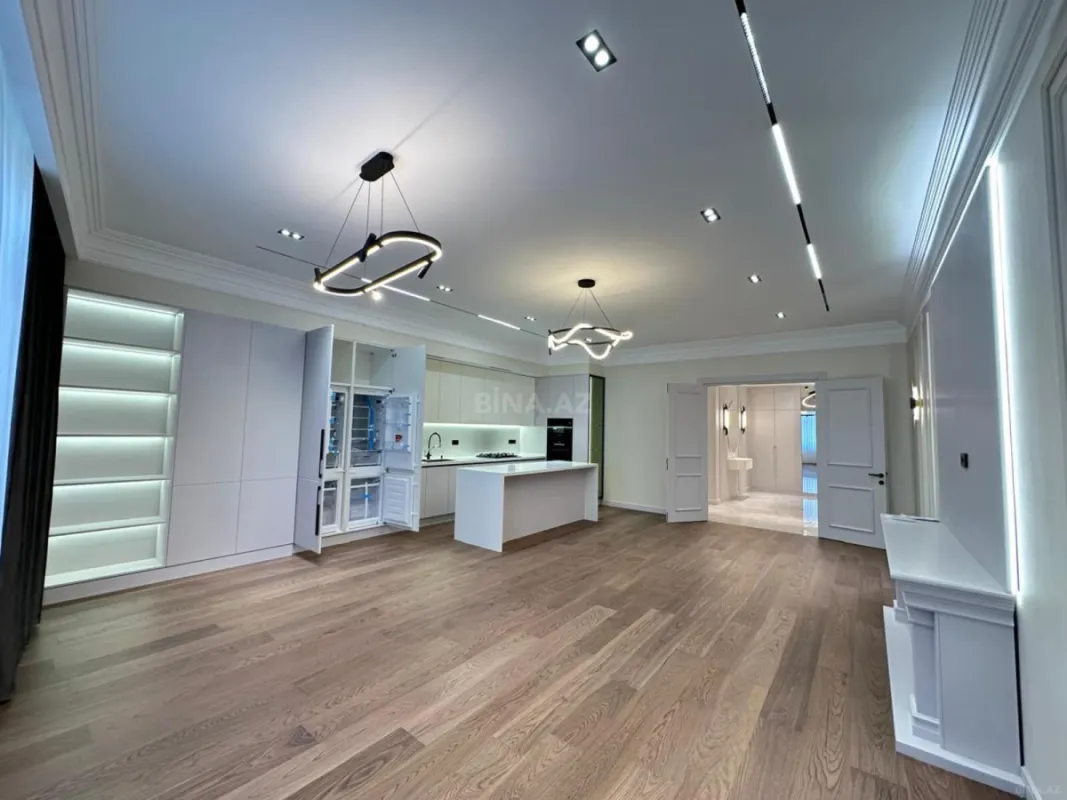 Satılır 4 otaqlı mənzil 190 m²