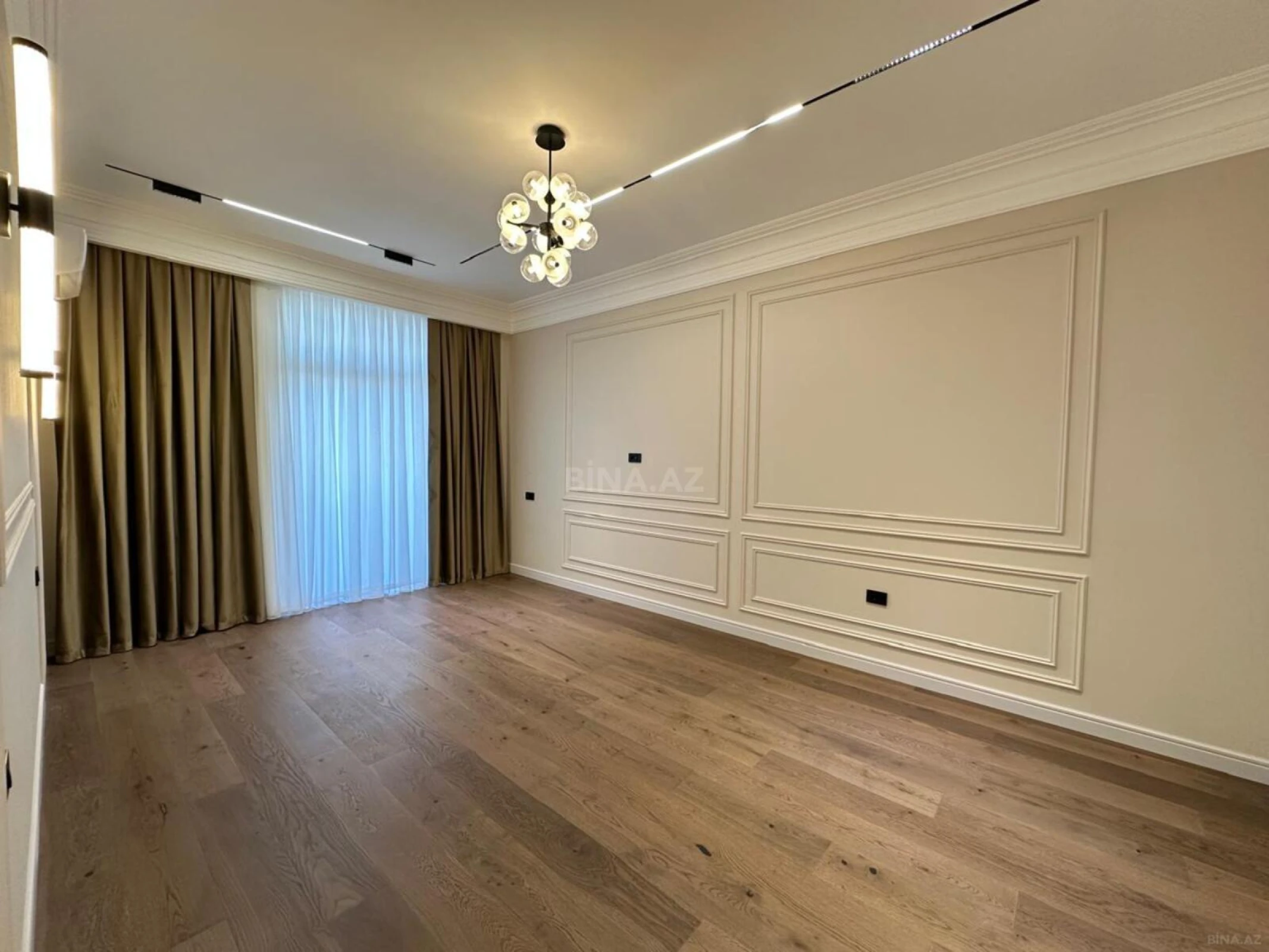 Satılır 4 otaqlı mənzil 190 m²