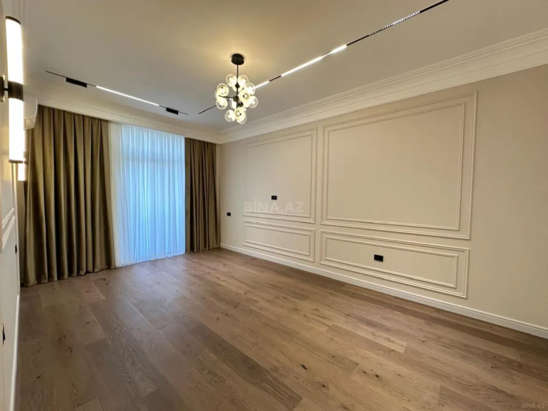 Satılır 4 otaqlı mənzil 190 m²