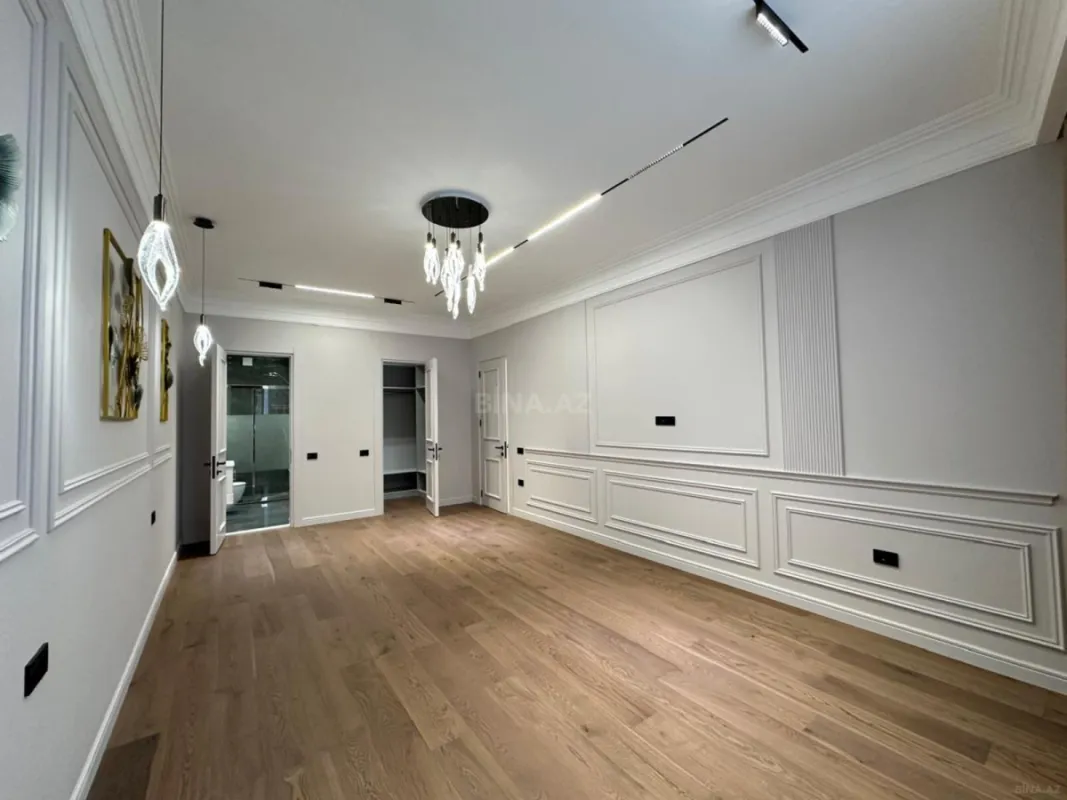 Satılır 4 otaqlı mənzil 190 m²