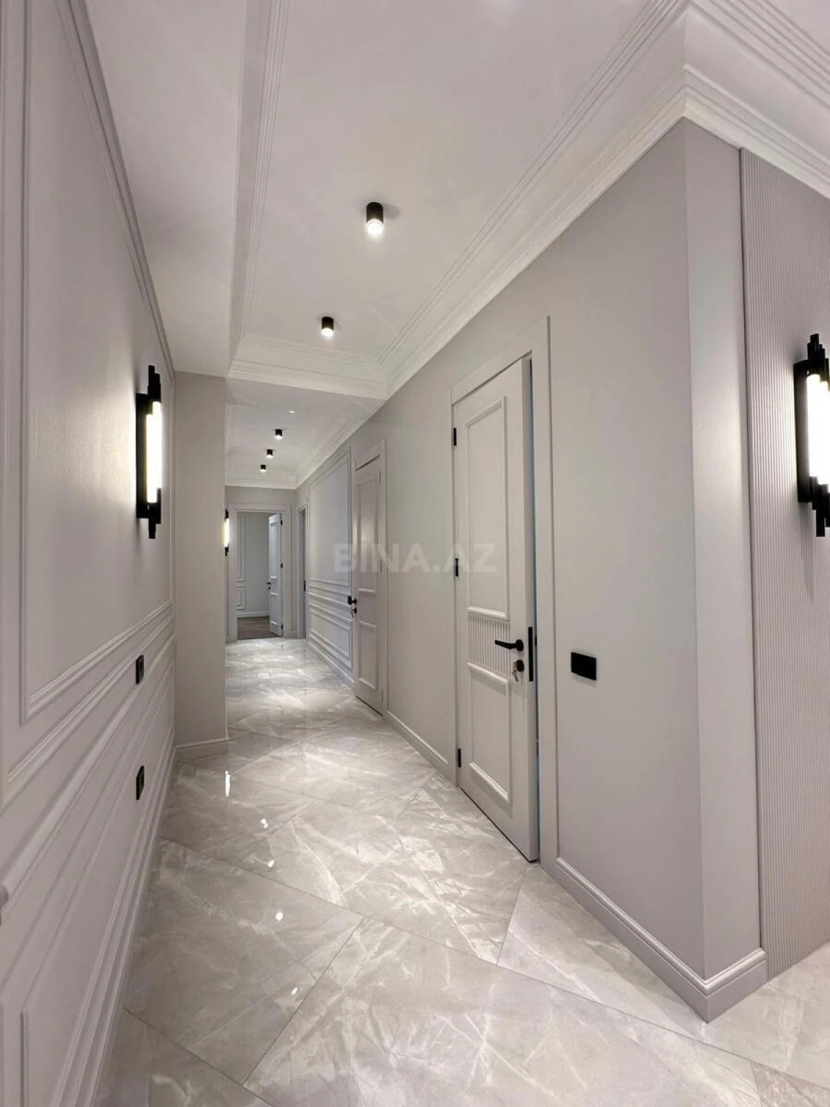 Satılır 4 otaqlı mənzil 190 m²