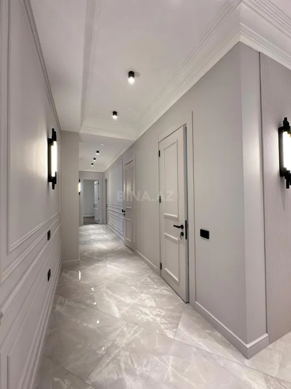 Satılır 4 otaqlı mənzil 190 m²